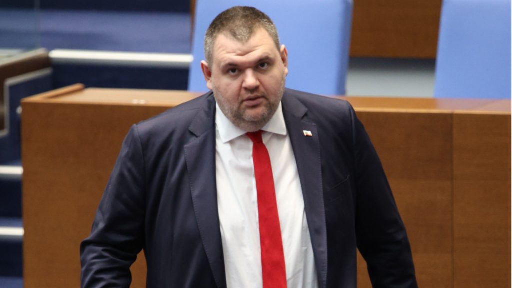 Пеевски-обеща-да-направи-правителство,-ако-“ДПС-–-Ново-начало”-е-първа-сила